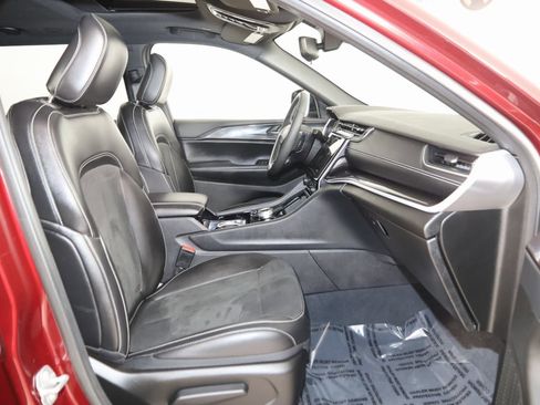 Used 2023 Jeep Grand Cherokee L Laredo image 12