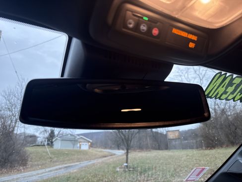 Used 2025 Chevrolet Colorado Z71 w/ Midnight Edition image 23