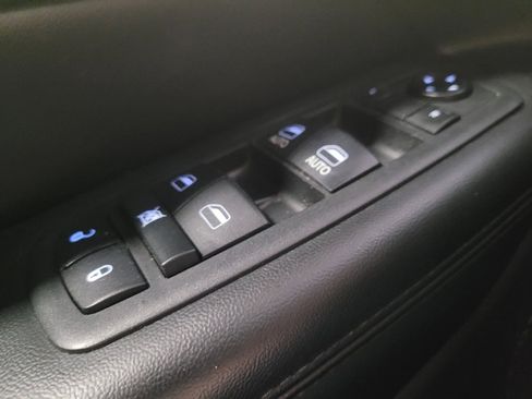 Used 2018 Jeep Grand Cherokee Laredo RWD image 27