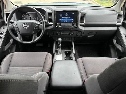 Used 2024 Nissan Frontier SV RWD image 9