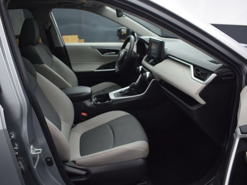 Used 2021 Toyota RAV4 XLE w/ Convenience Package AWD/4WD image 10