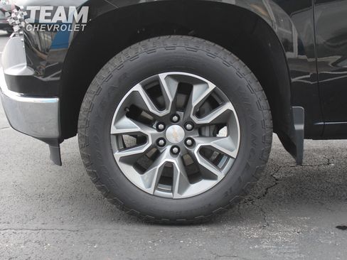 Used 2024 Chevrolet Silverado 1500 LT image 29