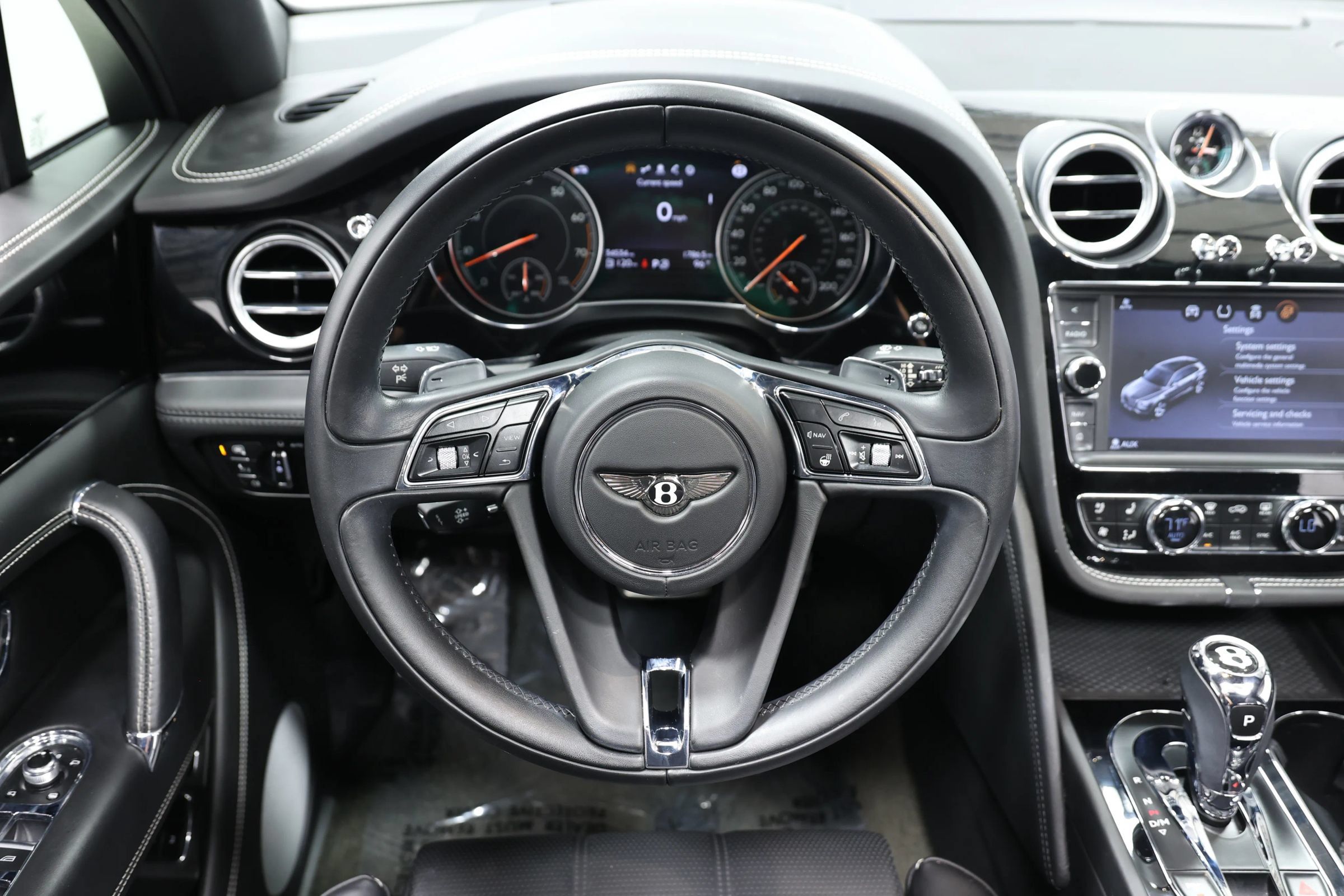 Used 2018 Bentley Bentayga Onyx Edition AWD/4WD image 28