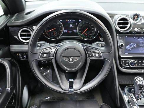 Used 2018 Bentley Bentayga Onyx Edition AWD/4WD image 28