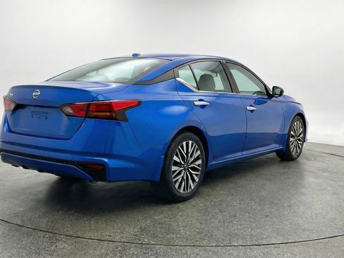 Used 2025 Nissan Altima 2.5 SV FWD image 9