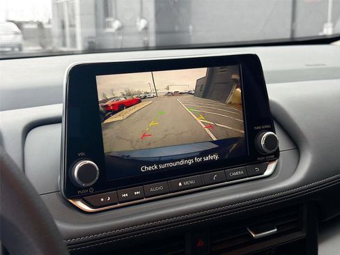 Used 2024 Nissan Rogue SV image 15