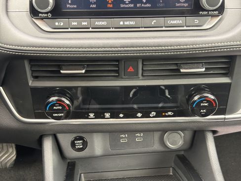Used 2024 Nissan Rogue SV AWD/4WD image 18