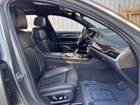 Used 2022 BMW 740i w/ M Sport Package RWD image 16