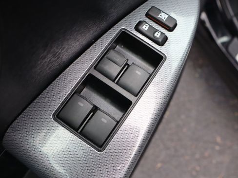 Used 2015 Toyota Venza LE image 27