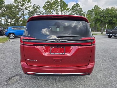 New 2026 Chrysler Pacifica Select image 5