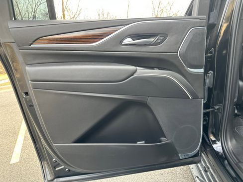 Used 2023 Cadillac Escalade ESV Premium Luxury image 31