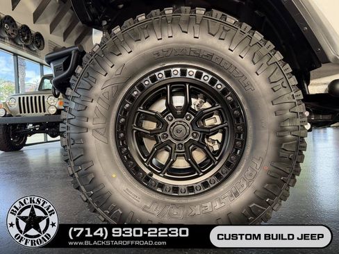 Used 2024 Jeep Wrangler Unlimited Rubicon 4xe AWD/4WD image 28