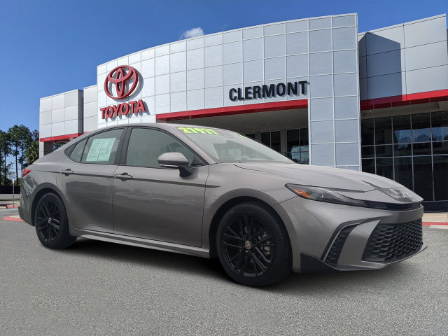 Certified 2025 Toyota Camry SE FWD image 1