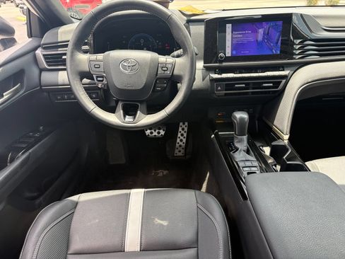 Used 2025 Toyota Camry SE FWD image 8