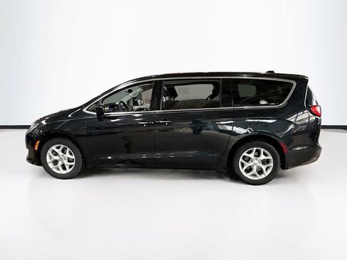 Used 2018 Chrysler Pacifica Touring Plus w/ Tire & Wheel Group image 9