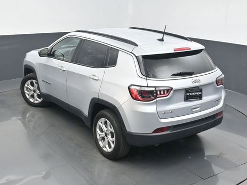 Certified 2025 Jeep Compass Latitude image 40