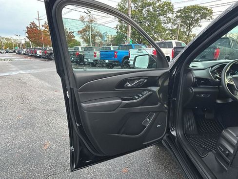 Certified 2024 Chevrolet Traverse RS image 12