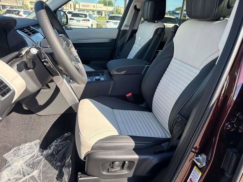 New 2026 Land Rover Discovery Limited Edition image 10