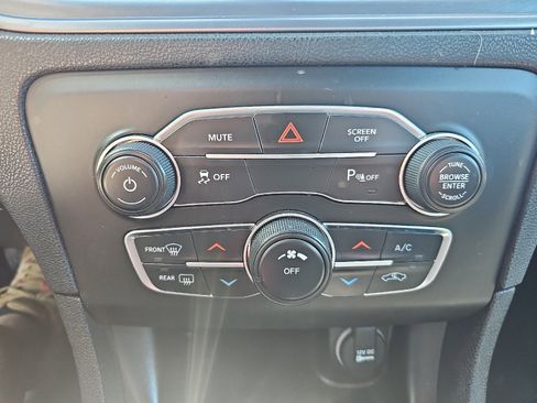 Used 2023 Dodge Charger SXT image 12