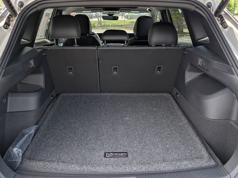 Certified 2026 Volkswagen Tiguan SE R-Line AWD/4WD image 18