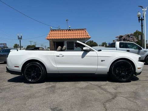 Used 2010 Ford Mustang GT RWD image 5