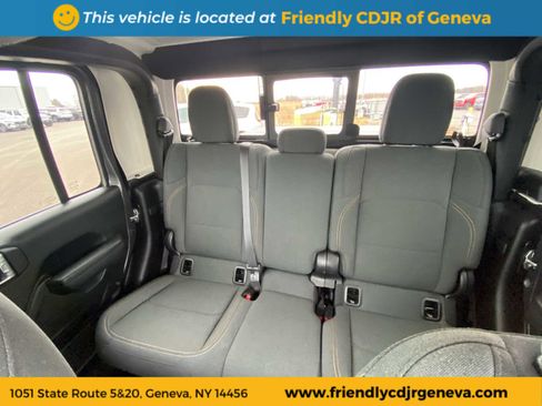 Used 2024 Jeep Gladiator Sport image 11