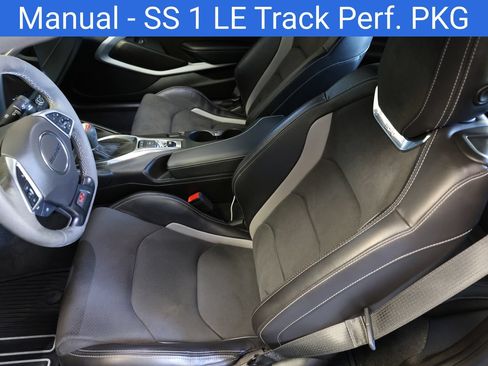 Used 2018 Chevrolet Camaro SS RWD image 3