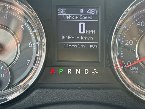 Used 2013 Chrysler Town & Country Touring image 10