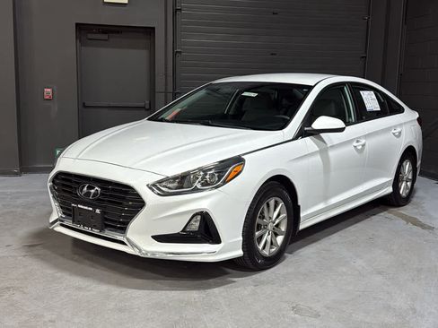 Used 2018 Hyundai Sonata SE w/ Winter Weather Package FWD image 3