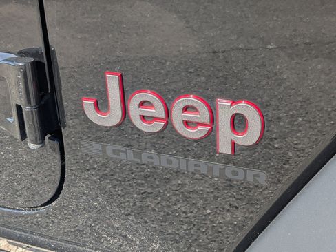 Used 2023 Jeep Gladiator Rubicon w/ LED Lighting Group AWD/4WD image 35