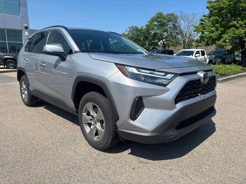 Used 2025 Toyota RAV4 XLE AWD/4WD image 9