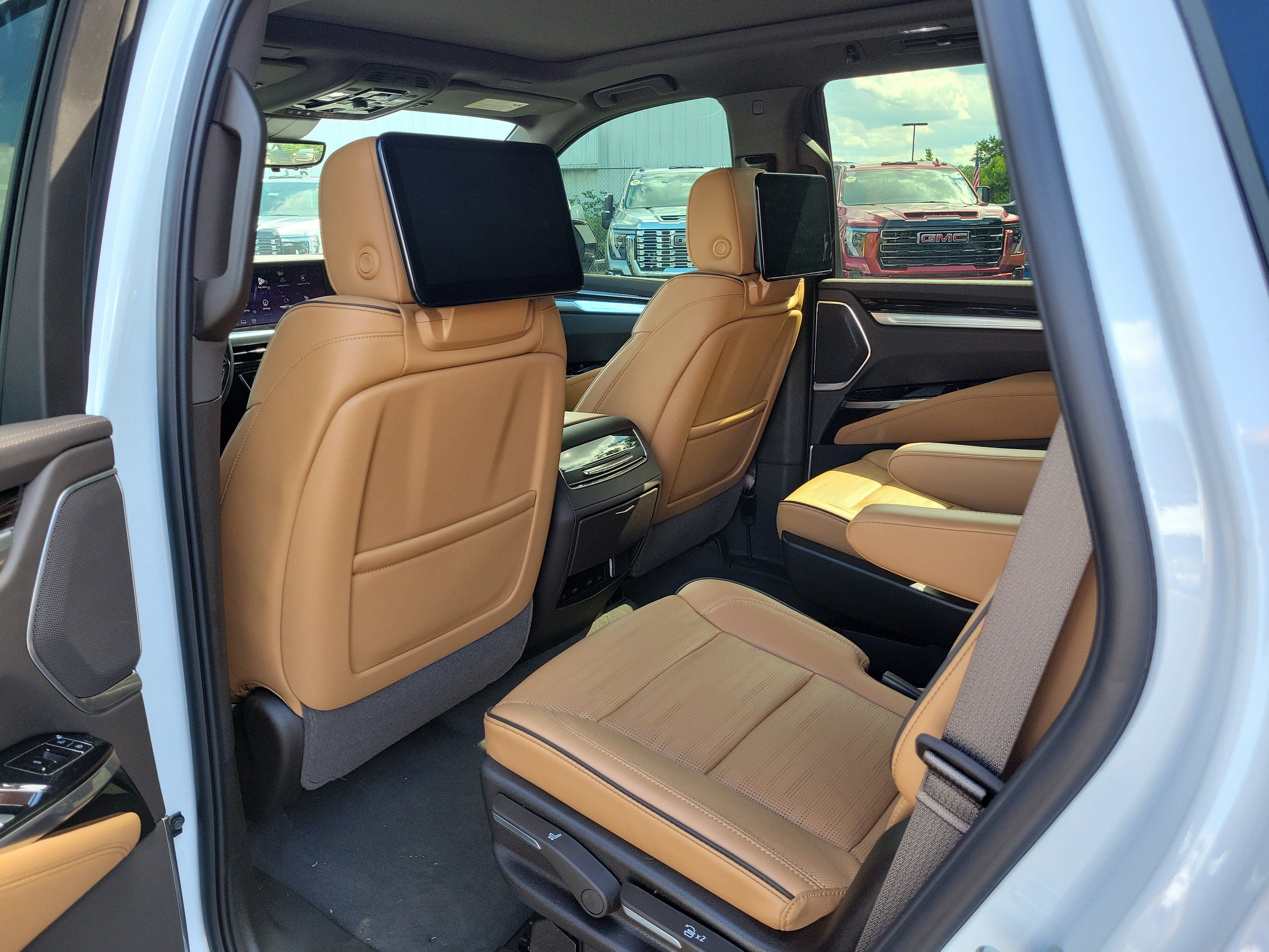 Used 2026 Cadillac Escalade Luxury w/ Touring Package AWD/4WD image 14