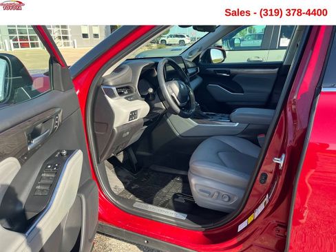 Used 2023 Toyota Highlander Limited AWD/4WD image 15