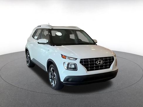 Used 2026 Hyundai Venue SEL FWD image 3