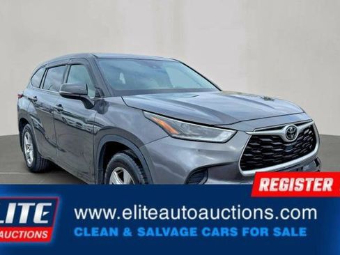 Used 2021 Toyota Highlander L image 2
