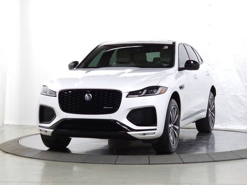 Used 2024 Jaguar F-PACE R-Dynamic S image 3