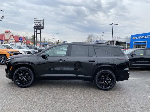 Used 2025 Chevrolet Traverse RS image 2