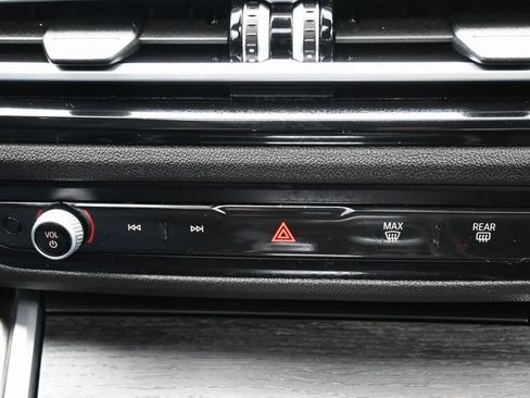 Used 2024 BMW 330i xDrive Sedan w/ Convenience Package image 27