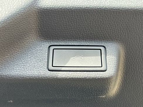 New 2025 Volkswagen ID. Buzz Pro S RWD image 19