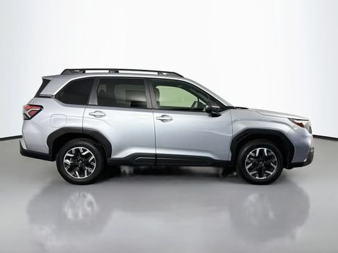 Certified 2025 Subaru Forester Premium AWD/4WD image 10