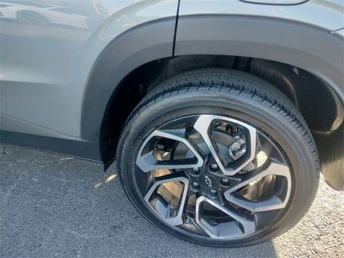 Used 2025 Chevrolet Trax RS w/ Driver Confidence Package image 12