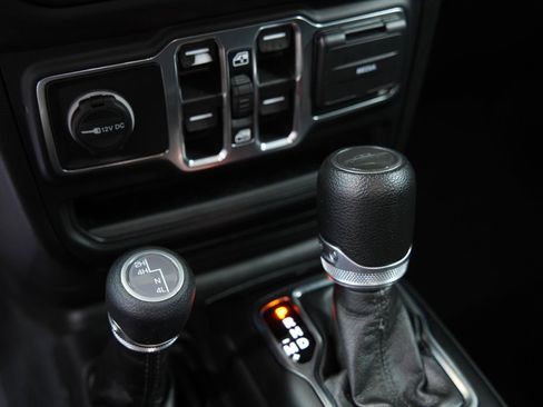 Used 2023 Jeep Gladiator Sport AWD/4WD image 38
