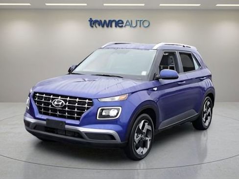 Used 2023 Hyundai Venue Limited image 3