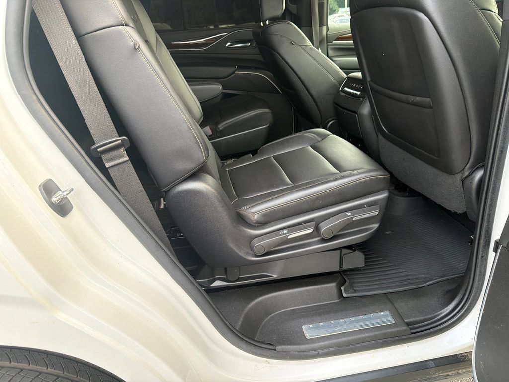 Used 2022 Cadillac Escalade Luxury w/ LPO, Floor Liner Package AWD/4WD image 15
