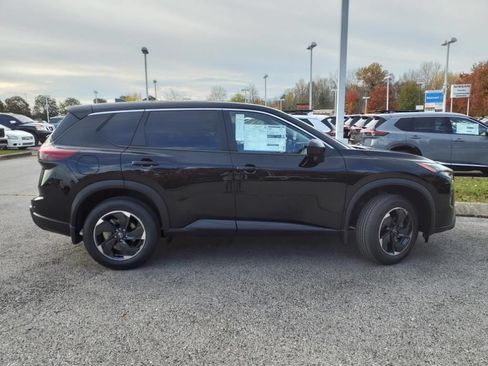 Certified 2025 Nissan Rogue SV FWD image 2