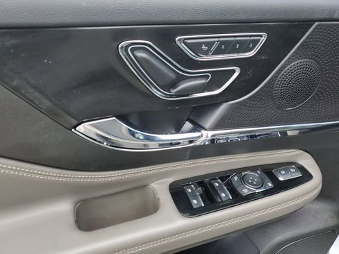 Certified 2023 Lincoln Corsair Reserve image 18