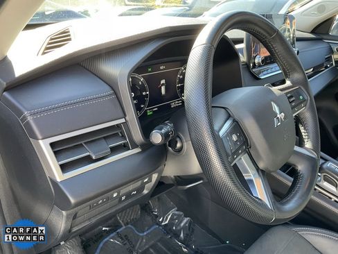Used 2023 Mitsubishi Outlander SE image 19