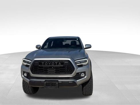 Used 2022 Toyota Tacoma TRD Off-Road w/ TRD Premium Off Road Package image 10