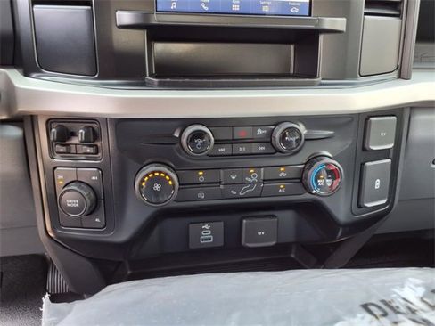 New 2025 Ford F550 4x4 Crew Cab image 17