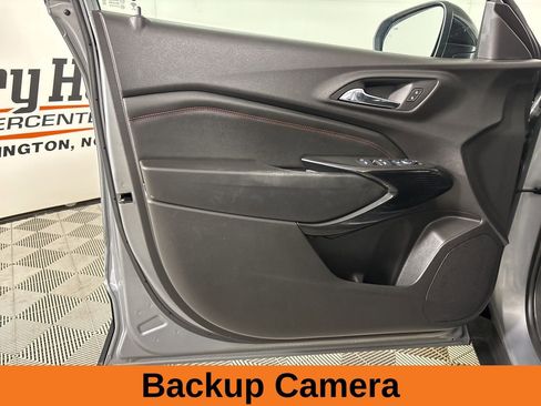 Used 2025 Chevrolet Trax RS w/ Sunroof Package image 10
